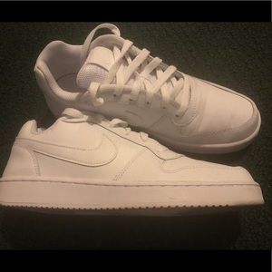 NIKE Women's Ebernon Low Sneaker